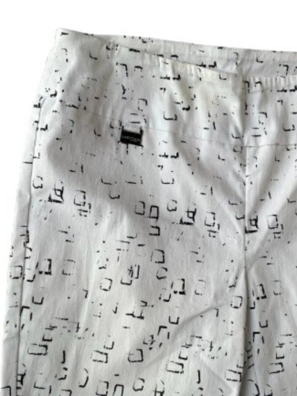 Lisette White Stretch Geometric Pattern Capri Pants - Picture 3 of 6